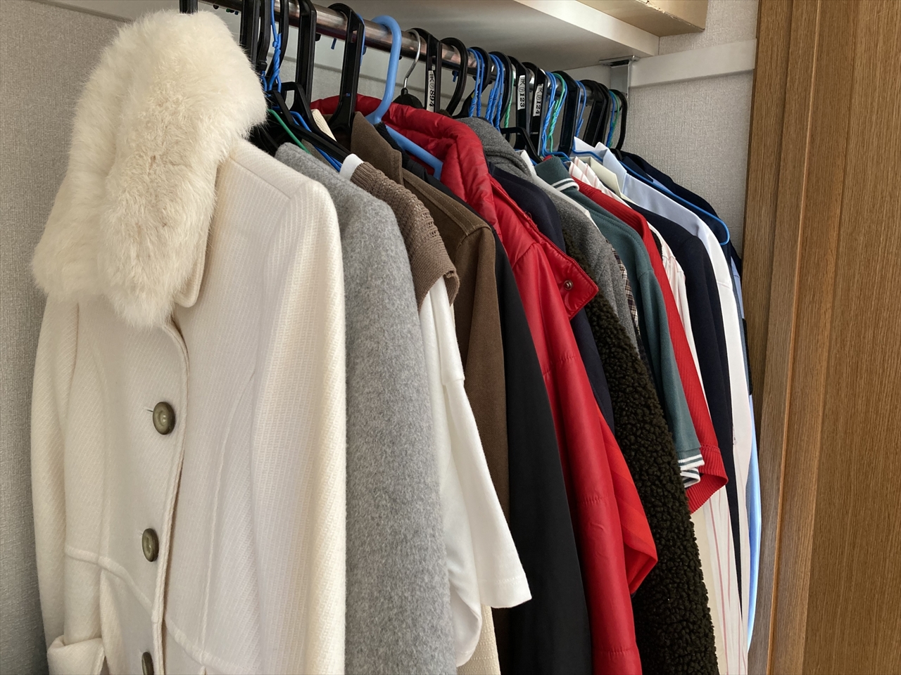 面倒な衣替え、かさばる冬服の保管……衣類をしまうときの注意点と賢い ...